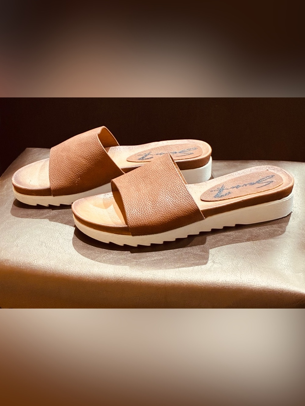 Seven7 Pearl Brown Slide Clog Sandals with White Lug Sole Size: 7 - Picture 3 of 6